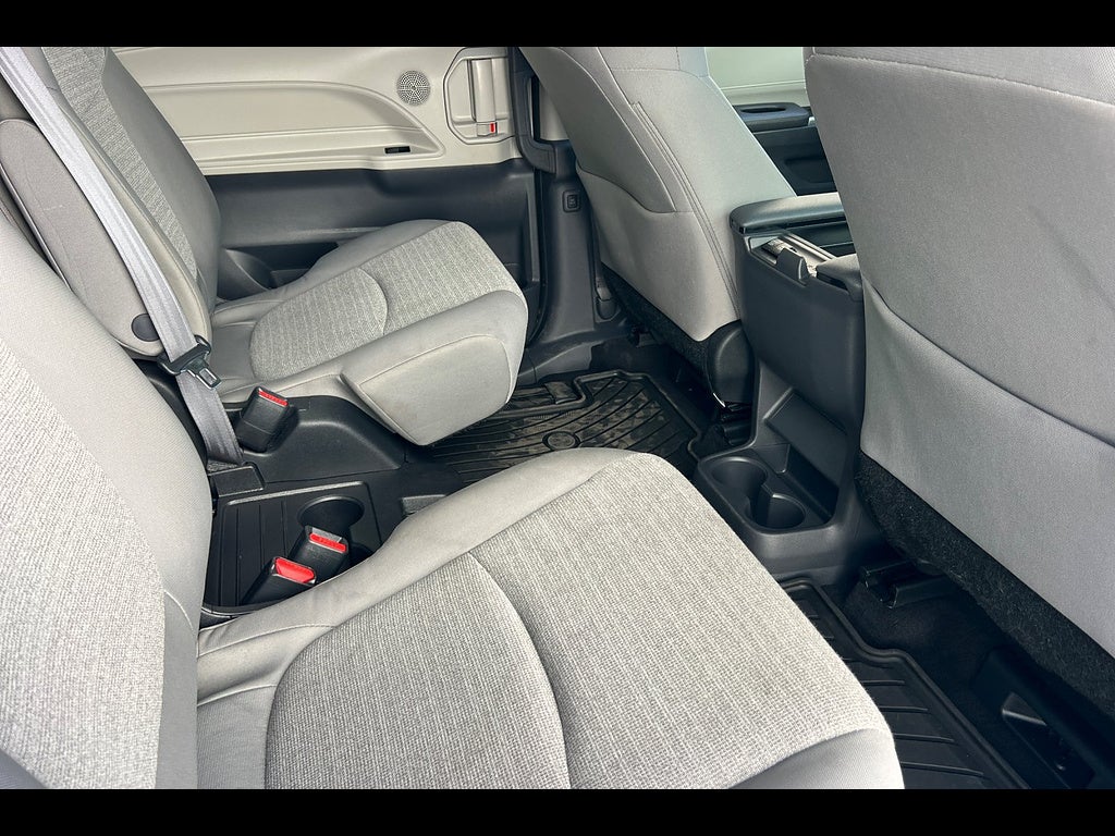 2023 Toyota Sienna LE 8-Passenger