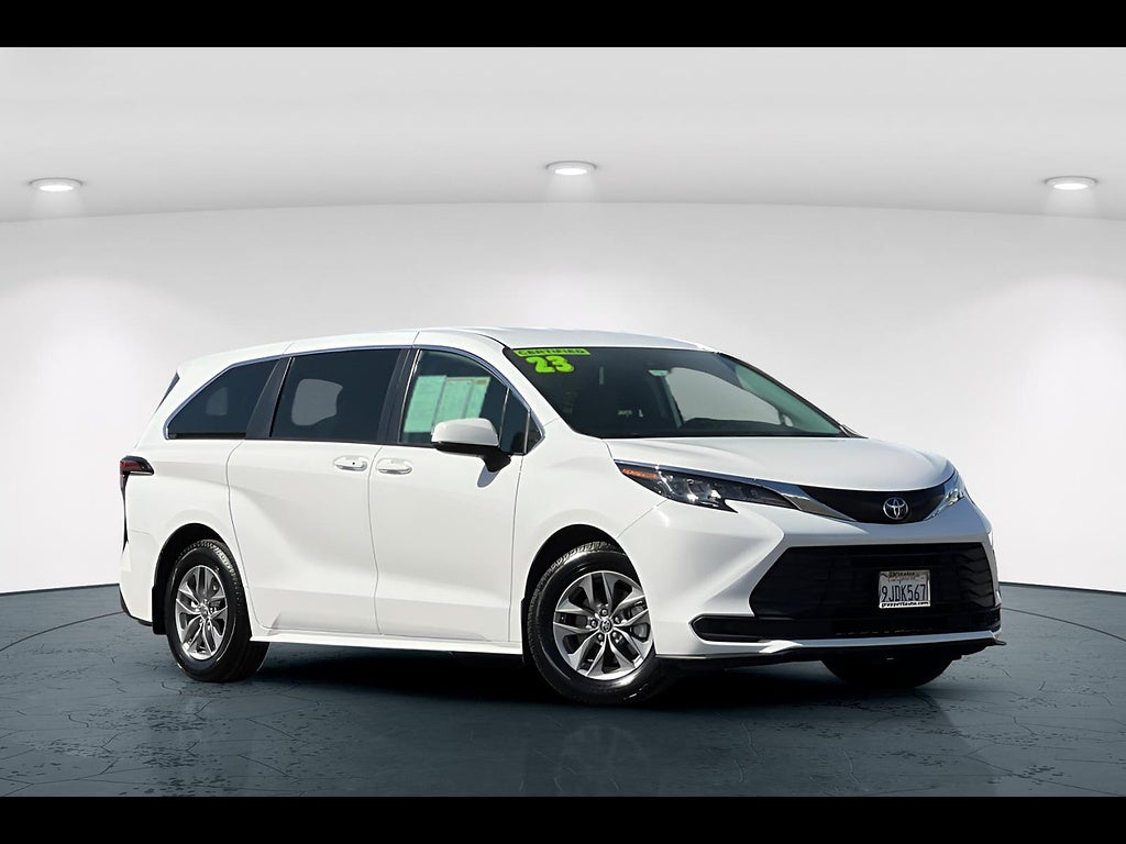 2023 Toyota Sienna LE 8-Passenger