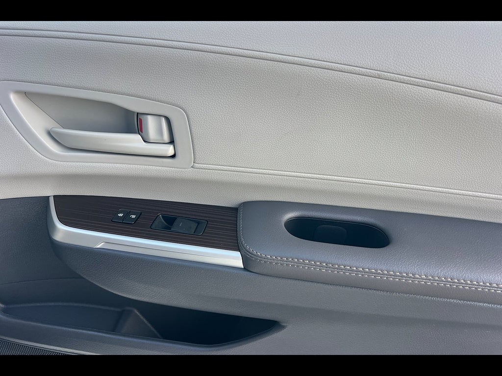 2023 Toyota Sienna LE 8-Passenger