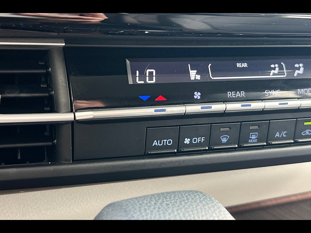 2023 Toyota Sienna LE 8-Passenger