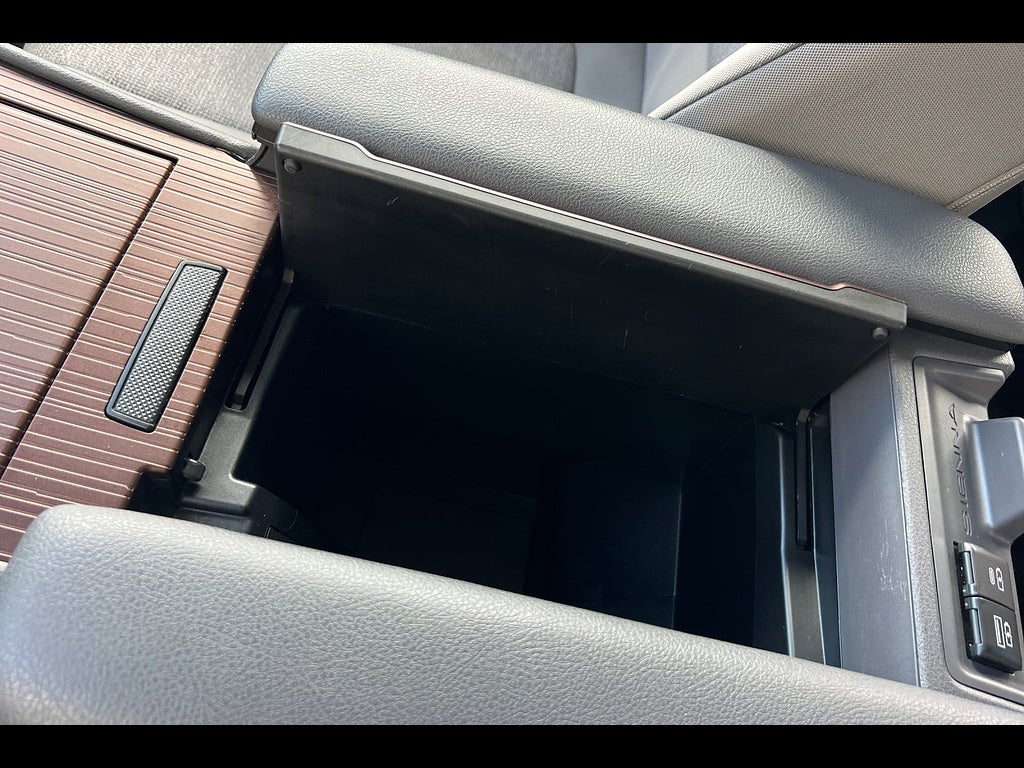 2023 Toyota Sienna LE 8-Passenger