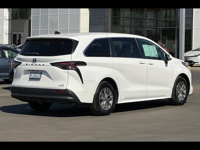 2023 Toyota Sienna LE 8-Passenger