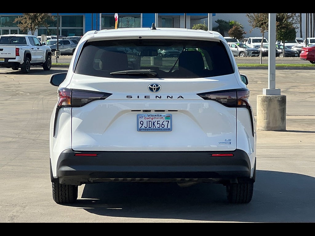 2023 Toyota Sienna LE 8-Passenger