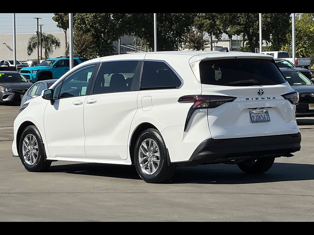 2023 Toyota Sienna LE 8-Passenger
