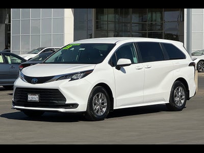 2023 Toyota Sienna LE 8-Passenger
