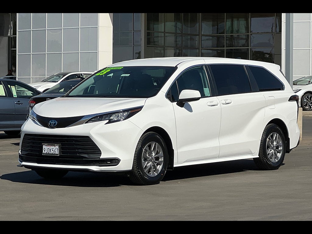 2023 Toyota Sienna LE 8-Passenger
