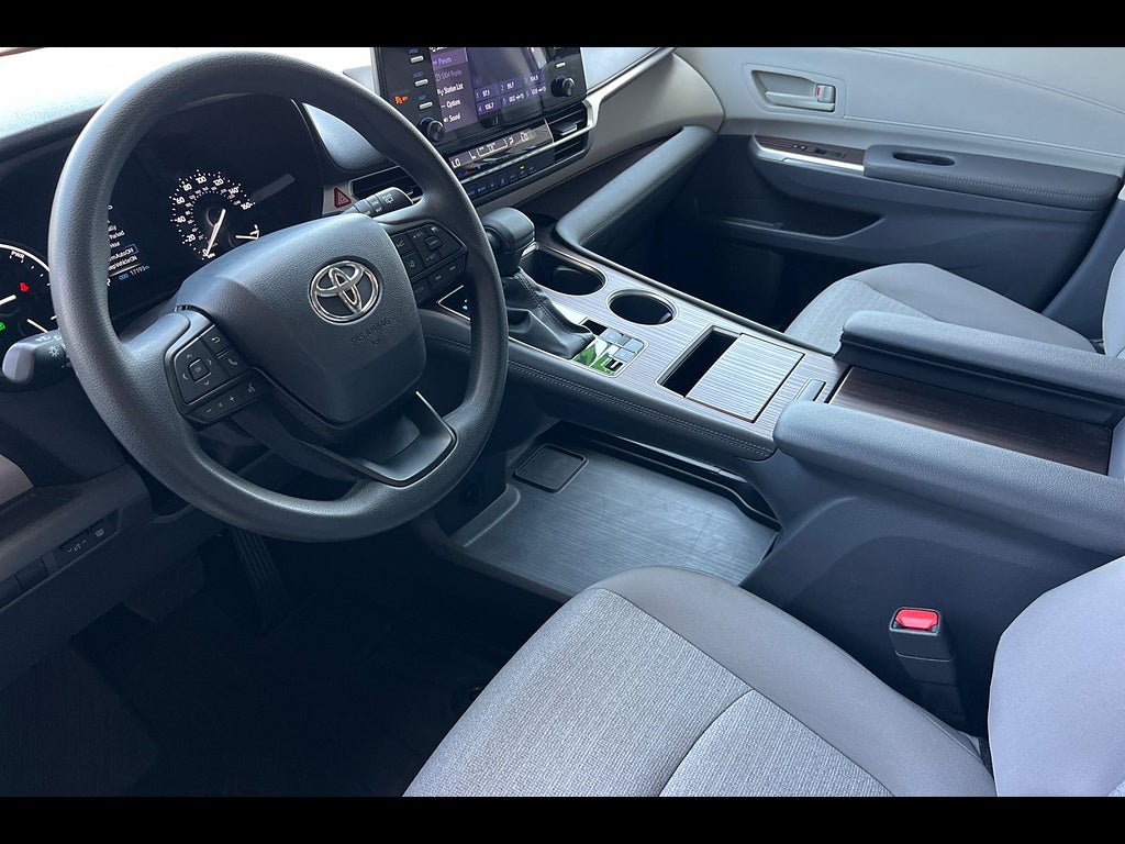 2023 Toyota Sienna LE 8-Passenger