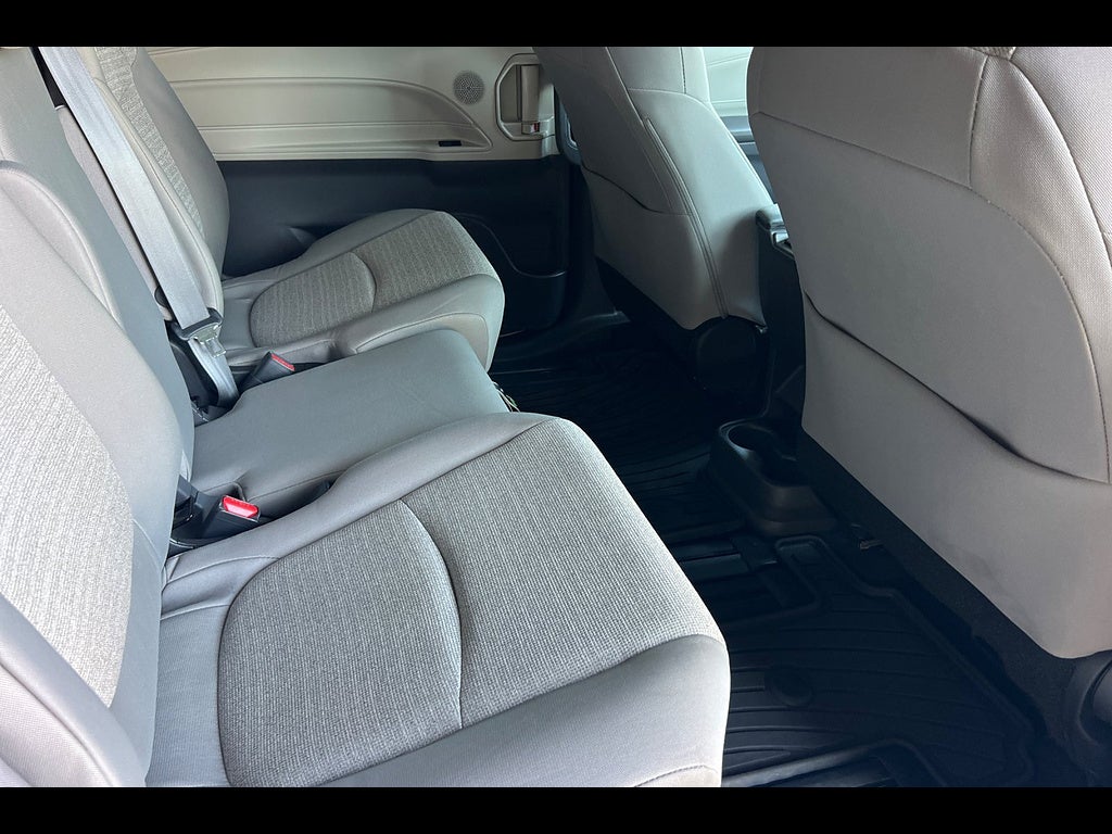 2023 Toyota Sienna LE 8-Passenger
