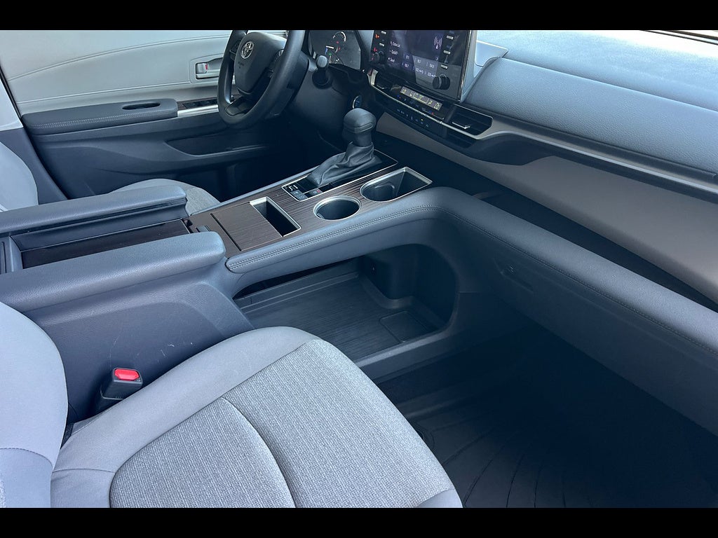2023 Toyota Sienna LE 8-Passenger