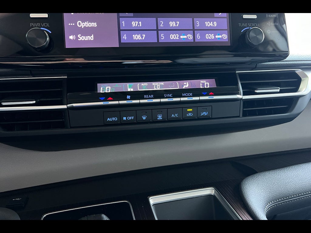 2023 Toyota Sienna LE 8-Passenger