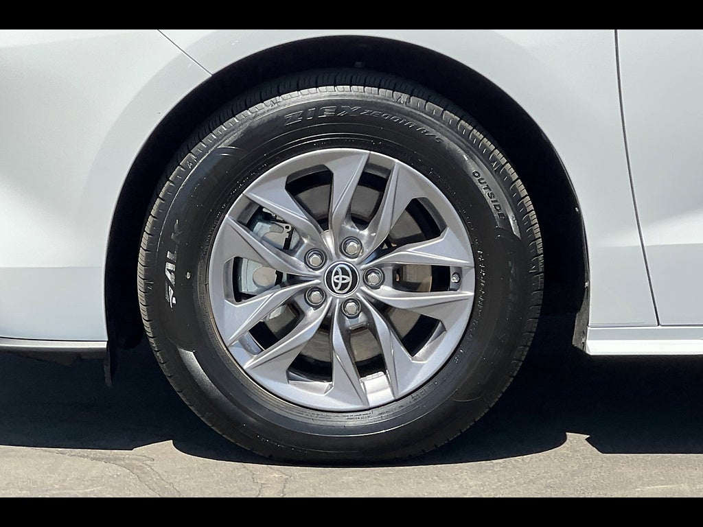 2023 Toyota Sienna LE 8-Passenger