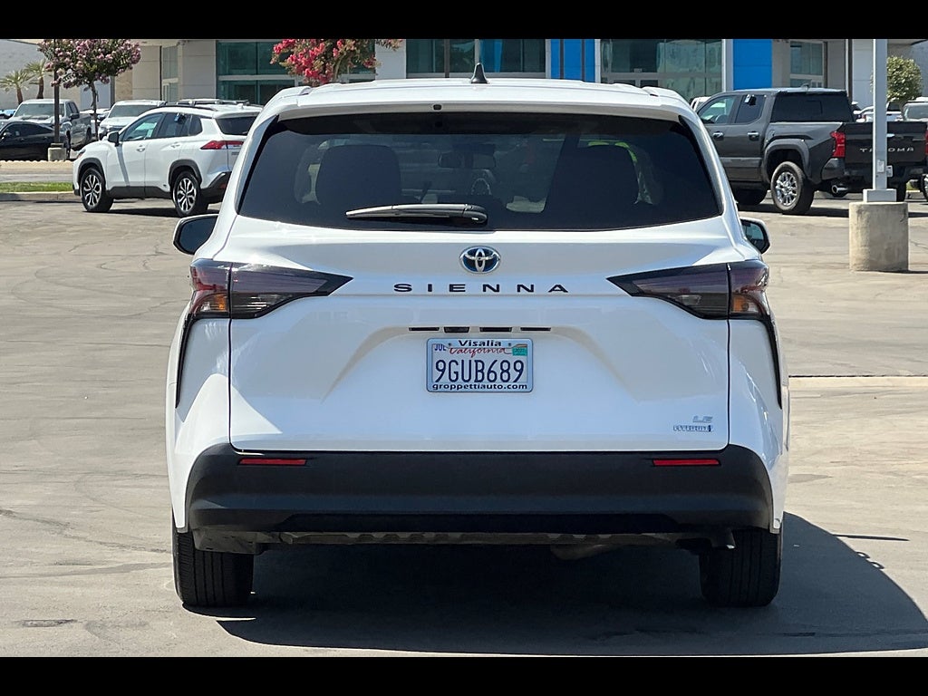 2023 Toyota Sienna LE 8-Passenger