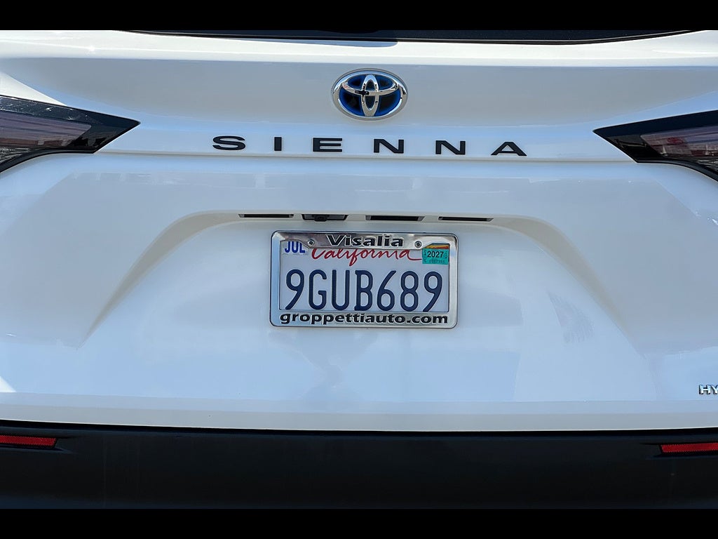 2023 Toyota Sienna LE 8-Passenger