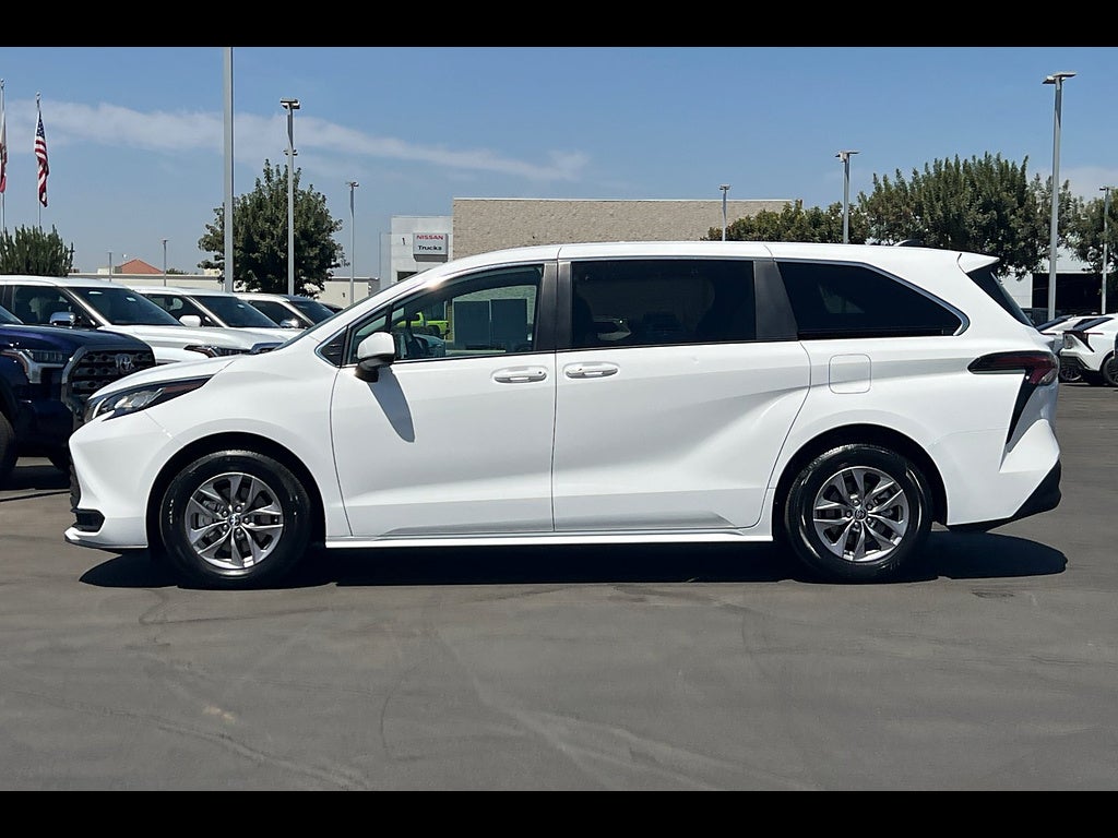 2023 Toyota Sienna LE 8-Passenger
