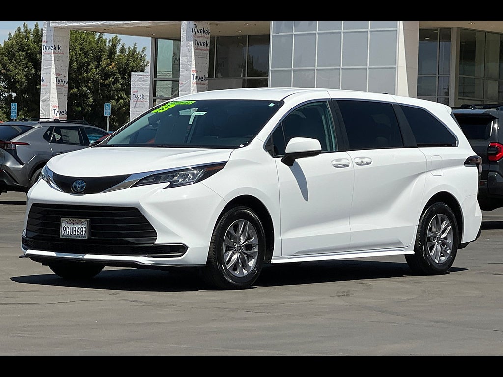 2023 Toyota Sienna LE 8-Passenger