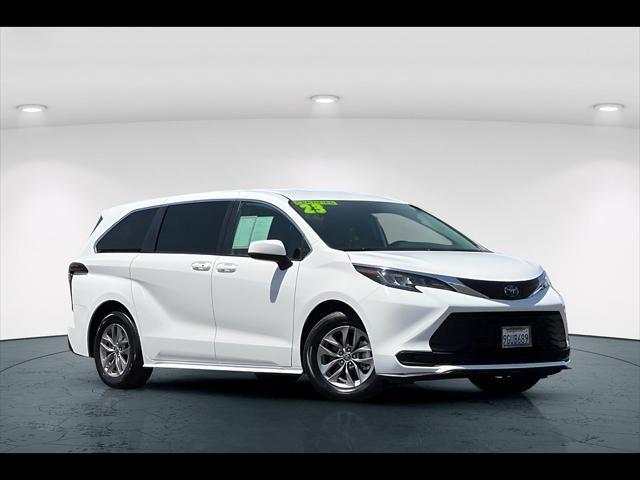 2023 Toyota Sienna LE 8-Passenger