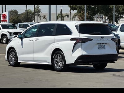 2023 Toyota Sienna LE 8-Passenger