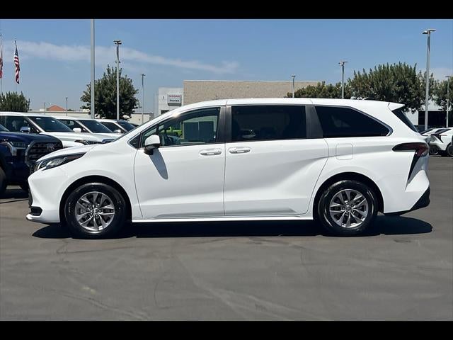 2023 Toyota Sienna LE 8-Passenger