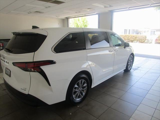 2021 Toyota Sienna LE 8-Passenger
