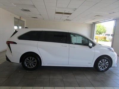 2021 Toyota Sienna LE 8-Passenger