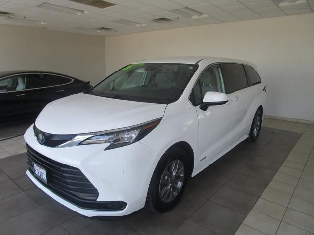 2021 Toyota Sienna LE 8-Passenger