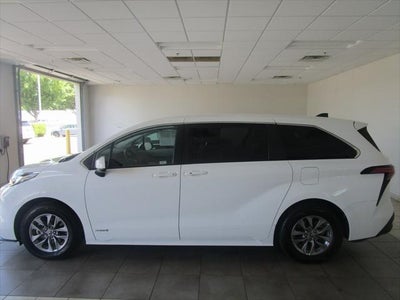 2021 Toyota Sienna LE 8-Passenger