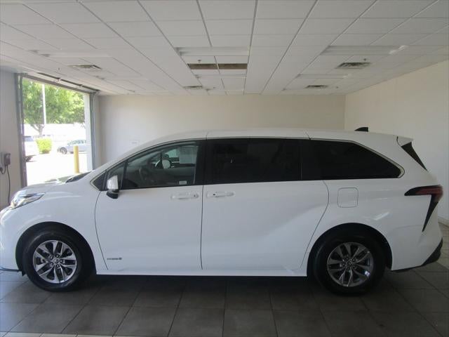 2021 Toyota Sienna LE 8-Passenger