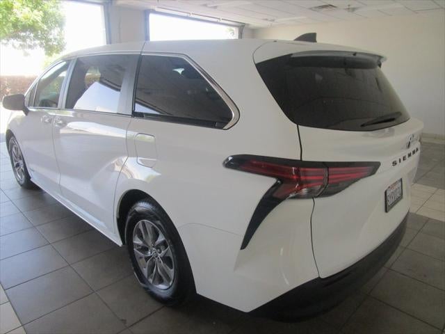 2021 Toyota Sienna LE 8-Passenger