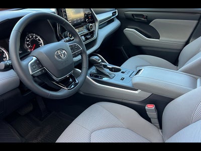 2021 Toyota Highlander LE