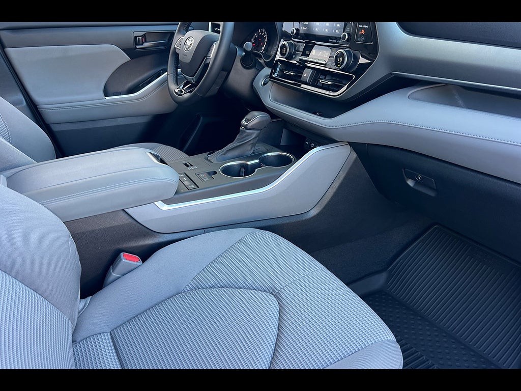2021 Toyota Highlander LE
