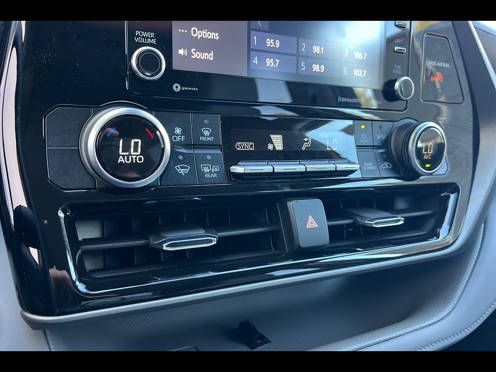 2021 Toyota Highlander LE