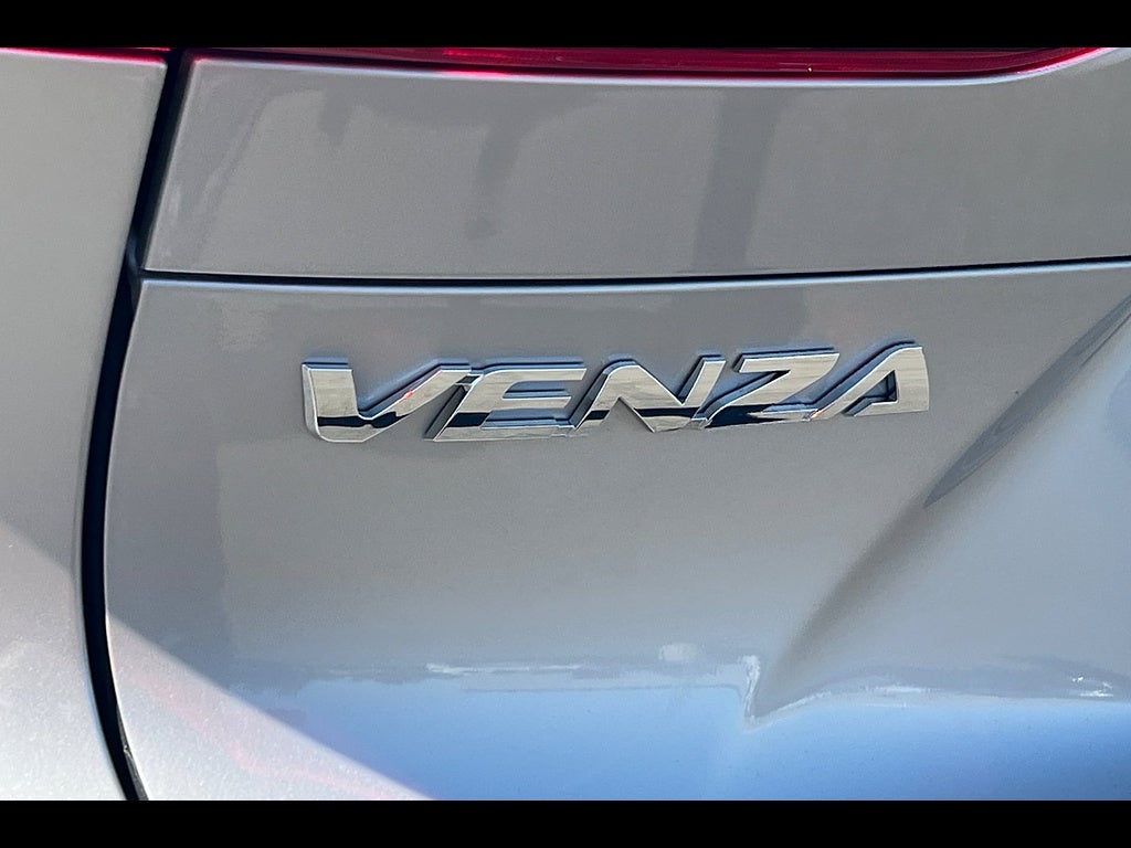 2023 Toyota Venza LE