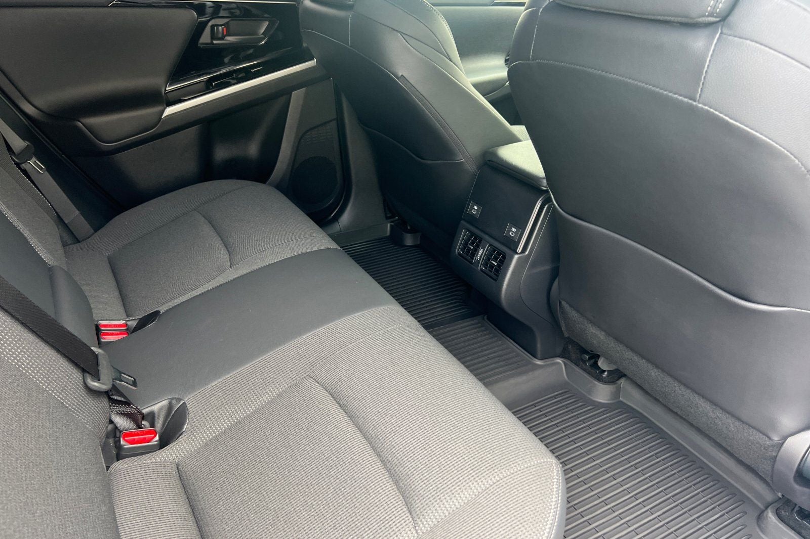 2025 Toyota bZ4X XLE