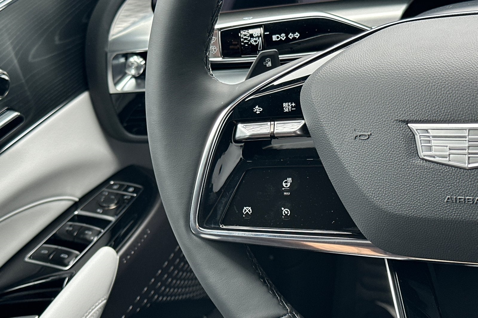 2025 Cadillac LYRIQ Sport