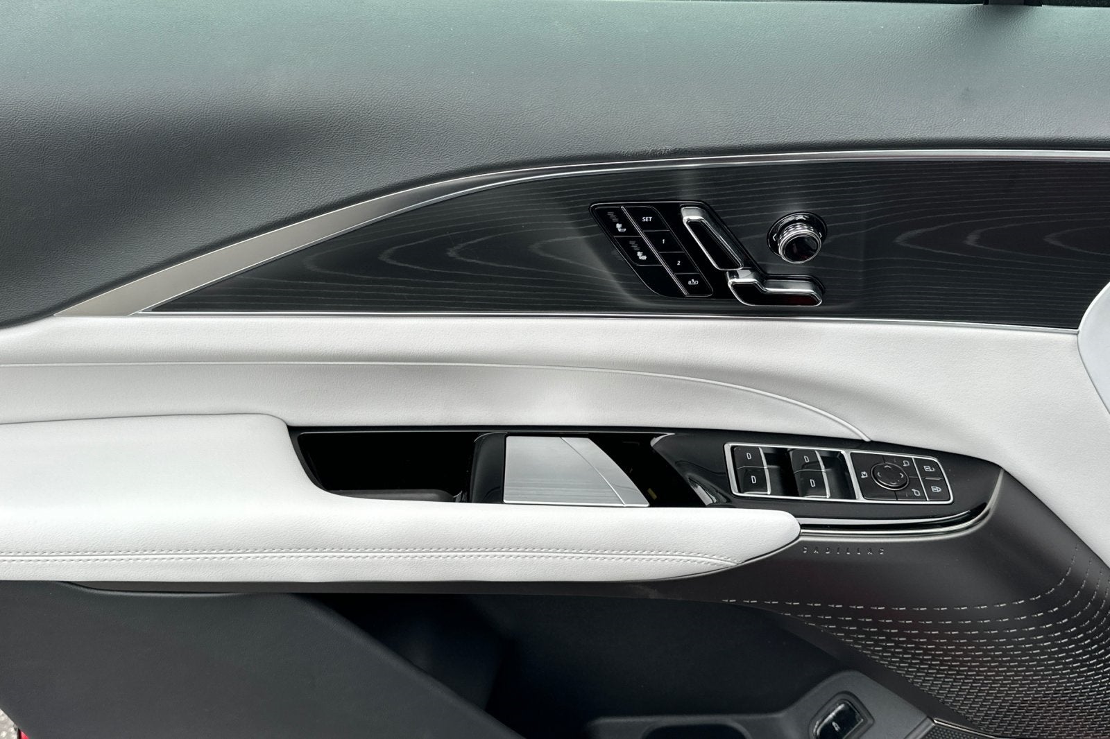 2025 Cadillac LYRIQ Sport