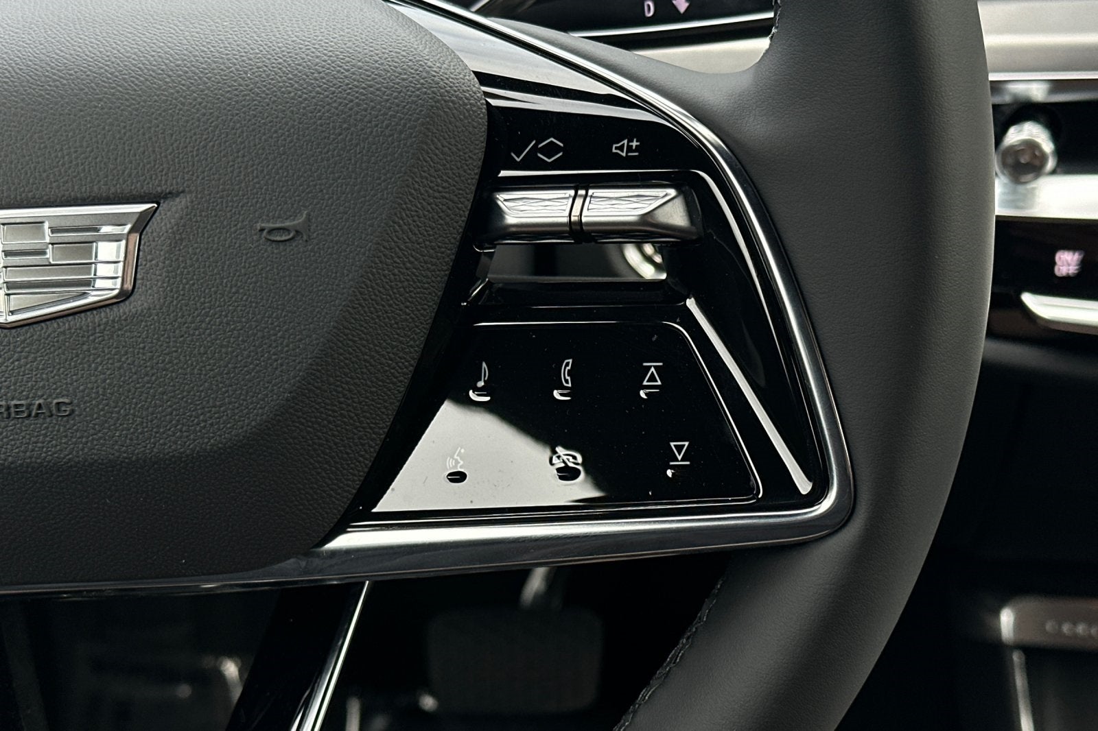 2025 Cadillac LYRIQ Sport