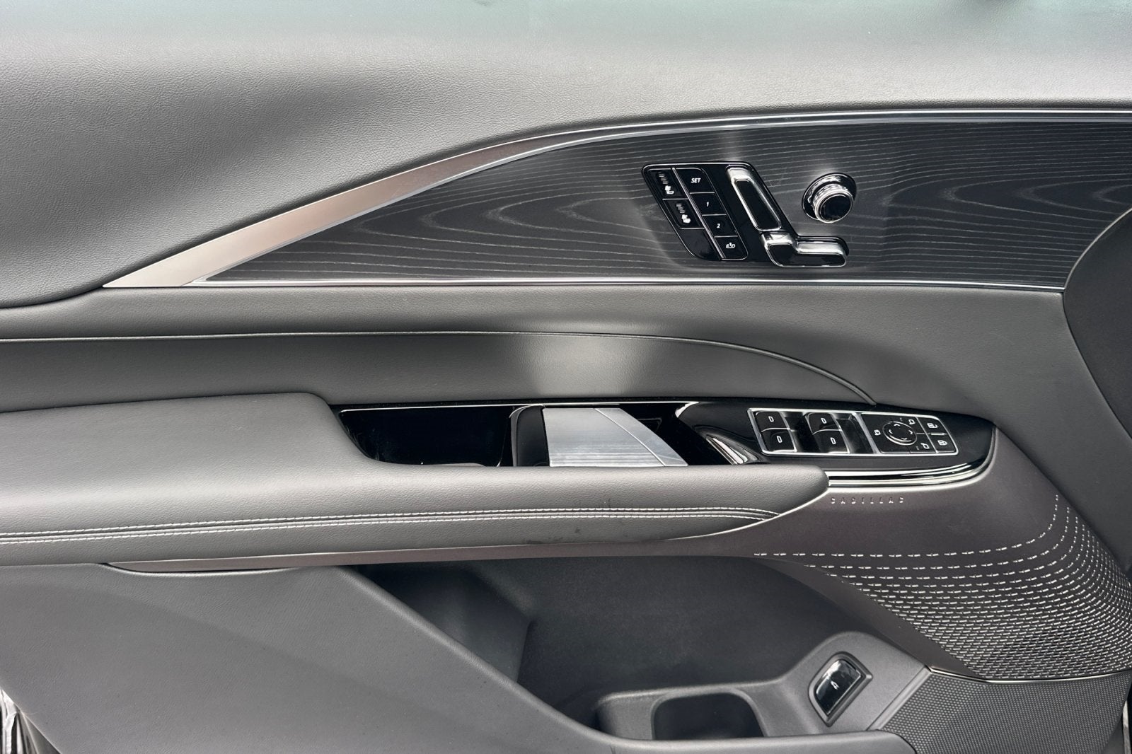 2025 Cadillac LYRIQ Sport