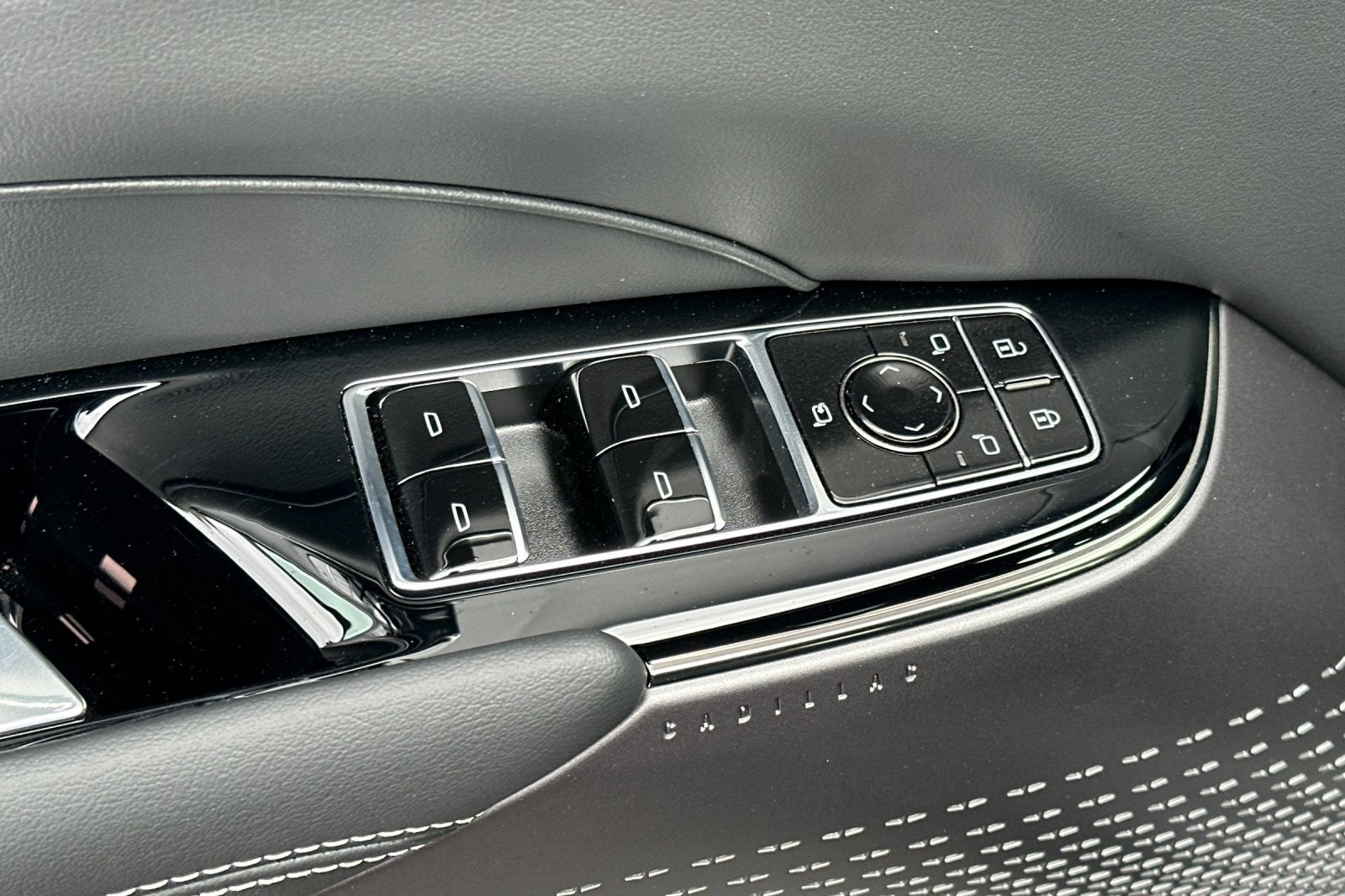 2025 Cadillac LYRIQ Sport