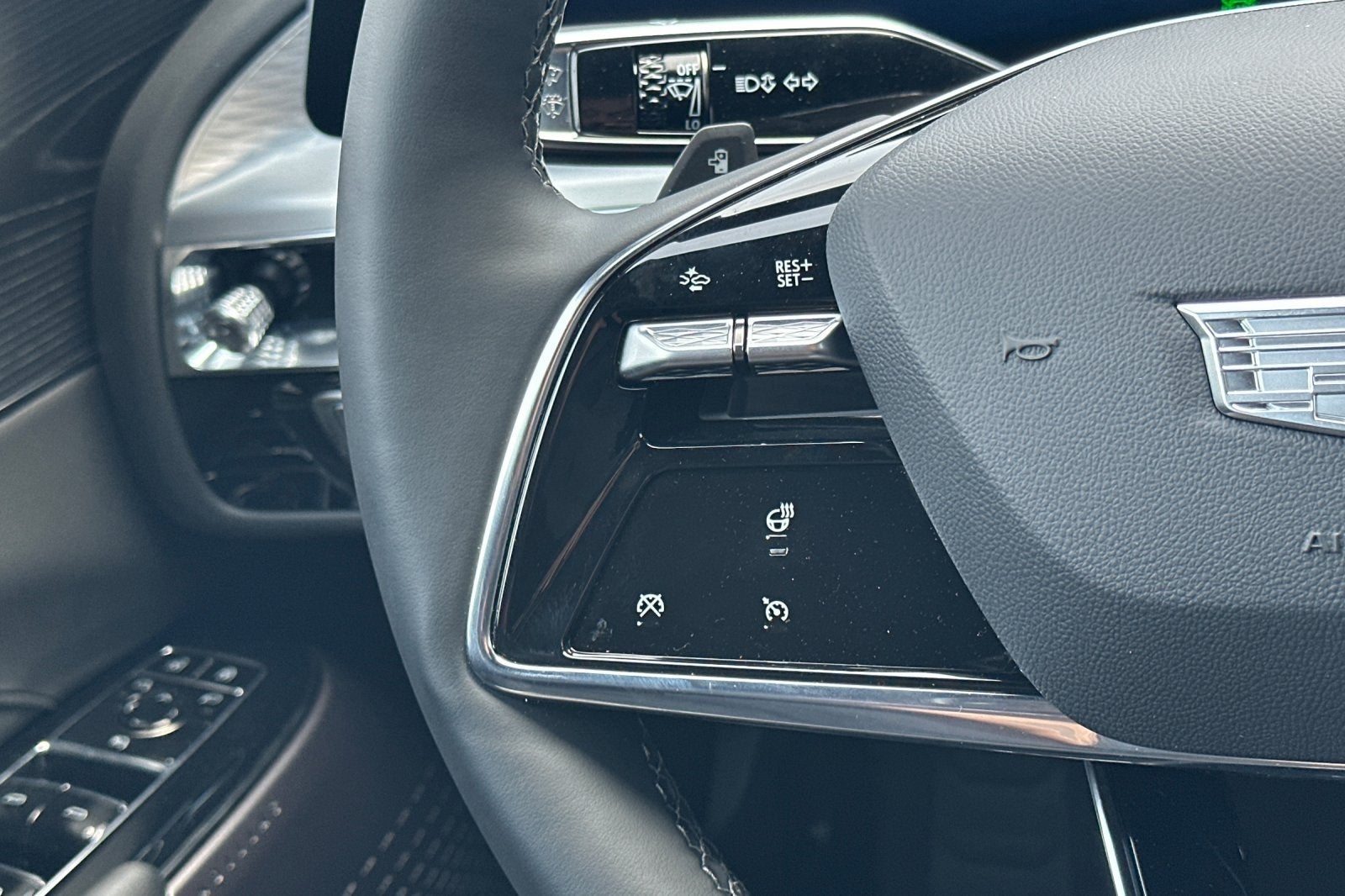 2025 Cadillac LYRIQ Sport