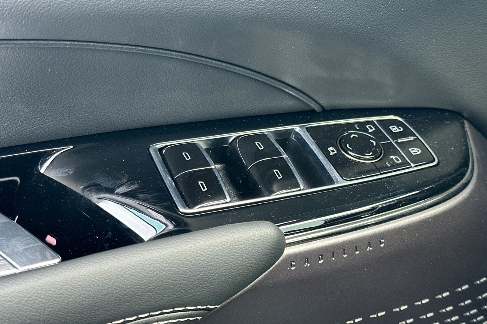 2025 Cadillac LYRIQ Sport