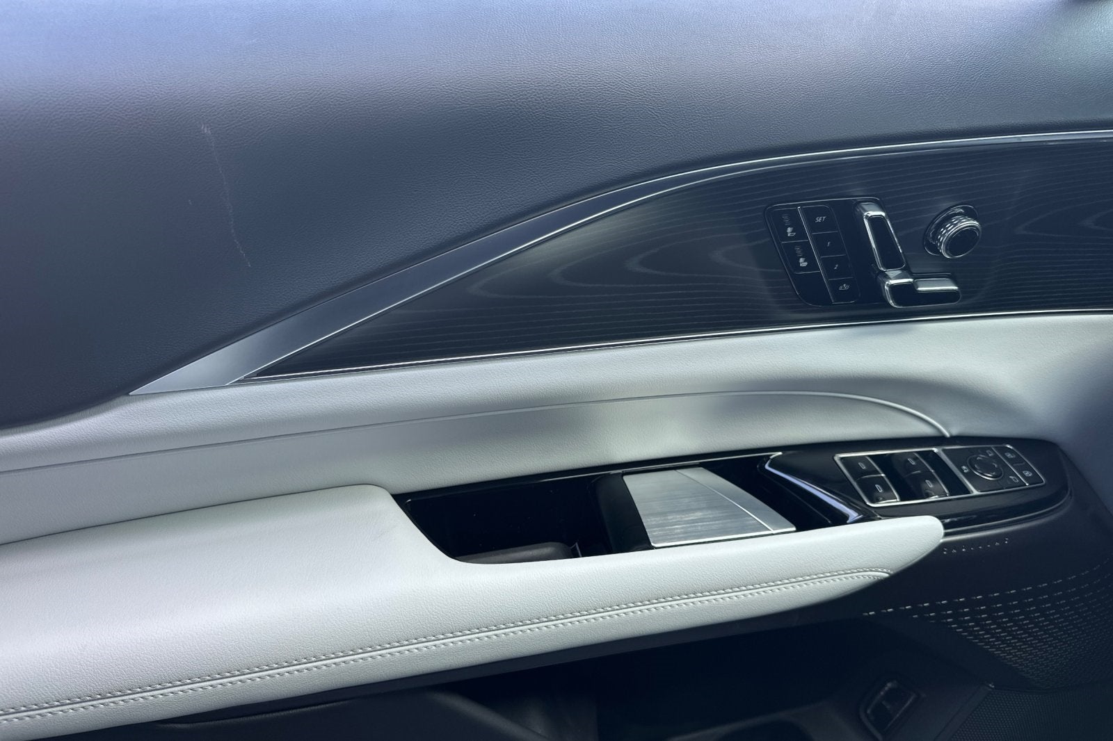 2025 Cadillac LYRIQ Sport