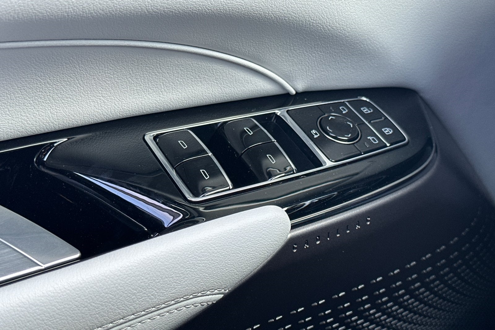 2025 Cadillac LYRIQ Sport