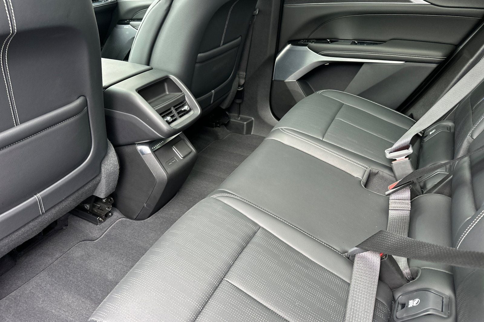 2025 Cadillac LYRIQ Sport