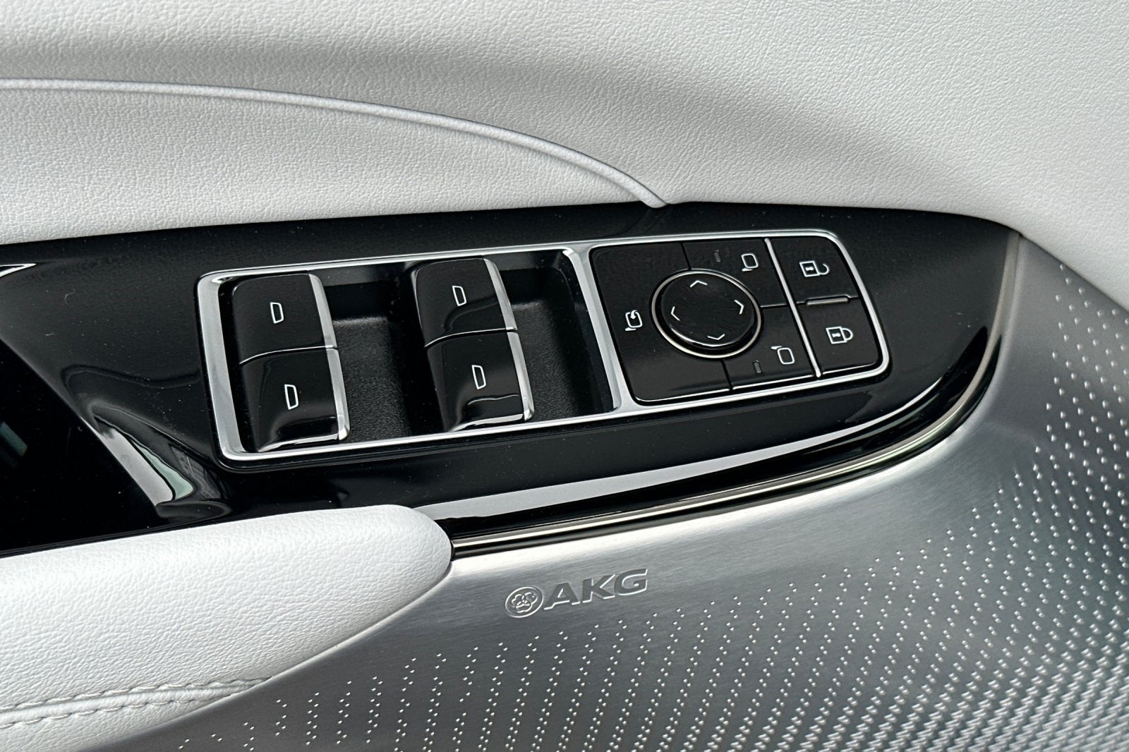 2025 Cadillac LYRIQ Sport