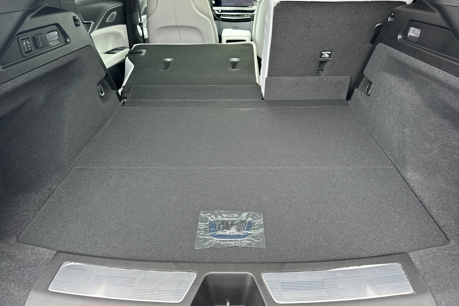 2025 Cadillac LYRIQ Sport