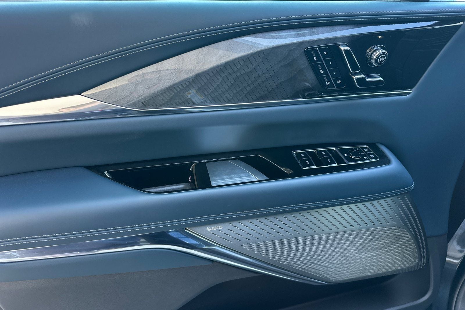 2026 Cadillac ESCALADE IQL Premium Sport