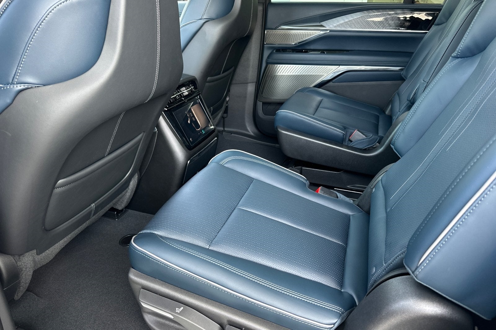 2025 Cadillac ESCALADE IQ Luxury 2