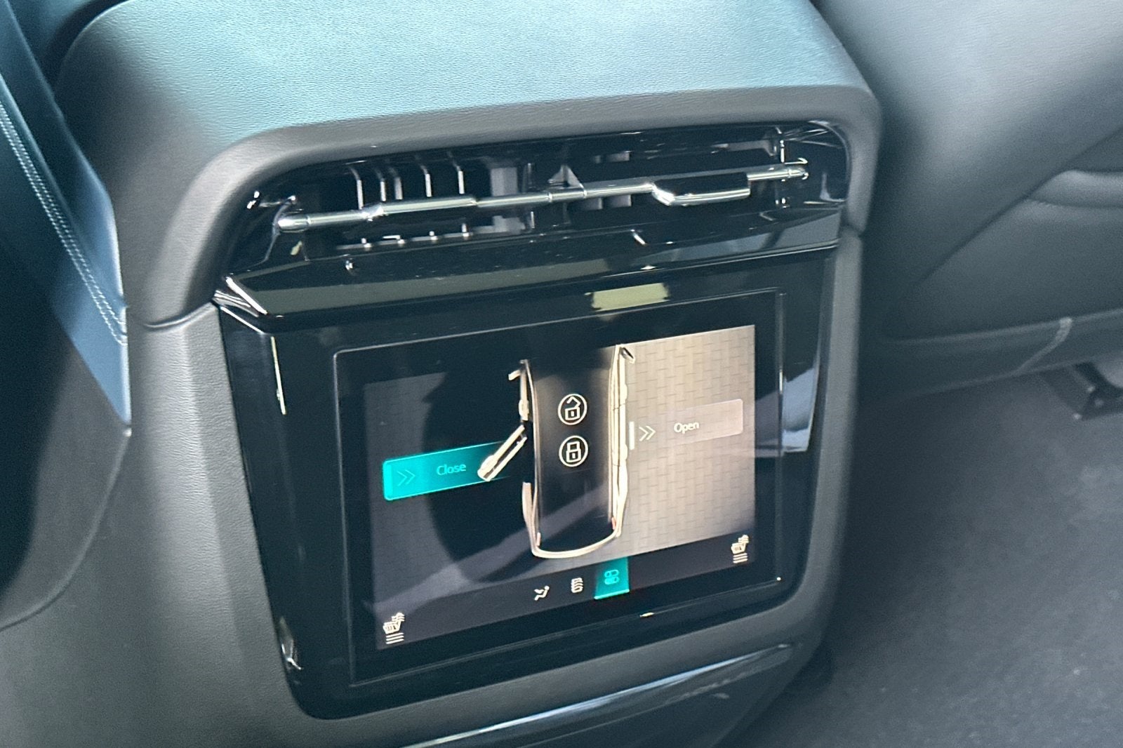 2025 Cadillac ESCALADE IQ Luxury 2