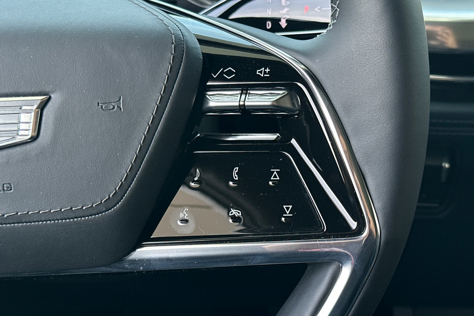 2025 Cadillac ESCALADE IQ Luxury 2