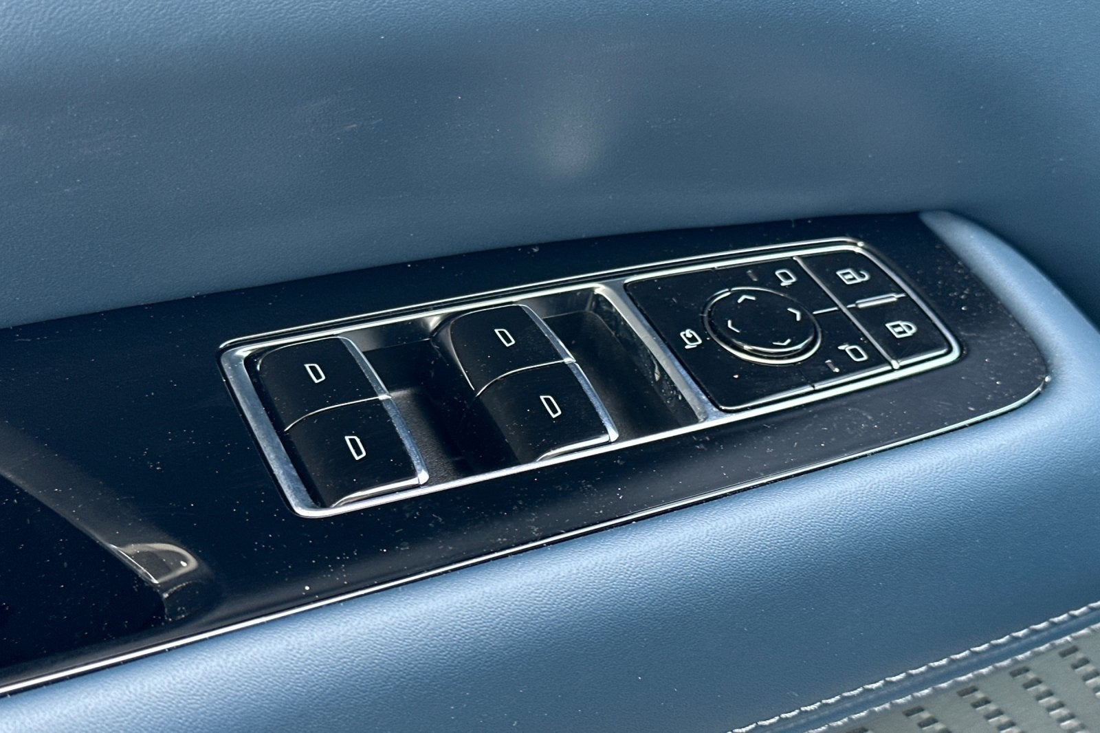 2025 Cadillac ESCALADE IQ Luxury 2